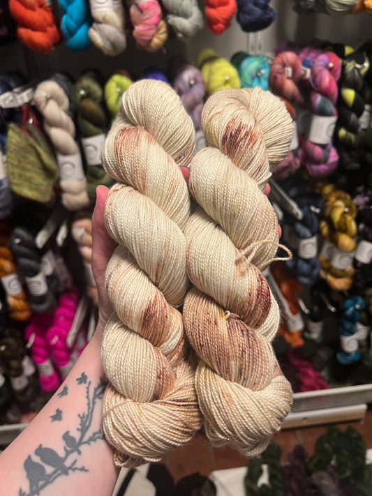 Djákninn á Myrká -gold sparkle