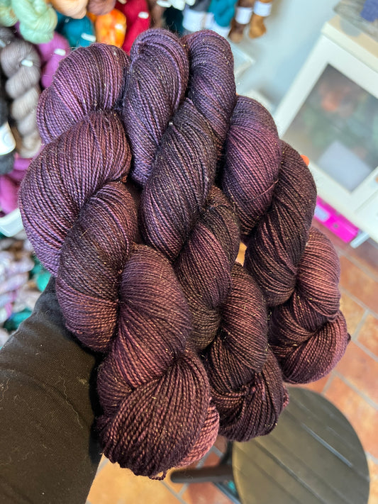 Alice - gold sparkle